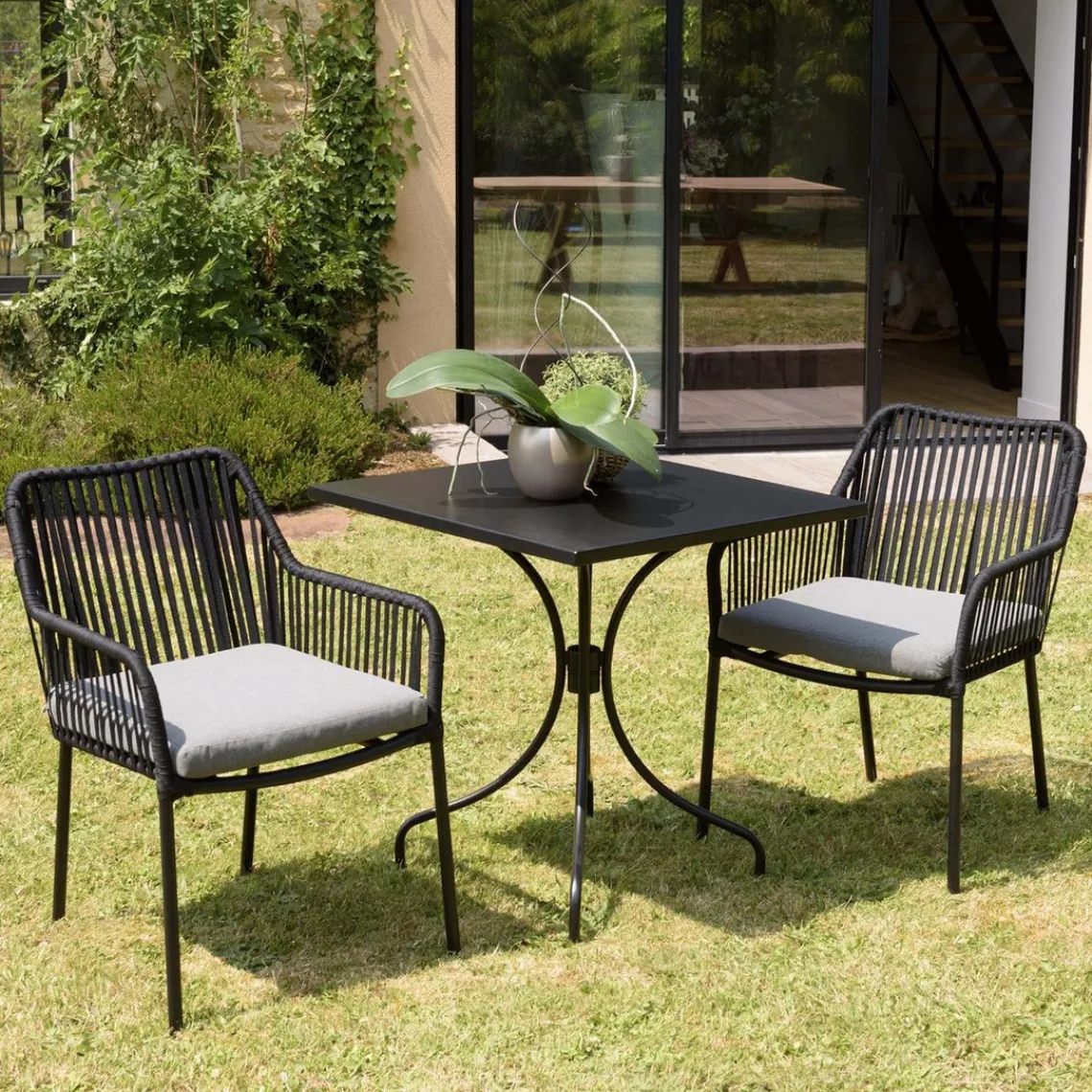 Macabane Salon de jardin 2 personnes Table carrée et 2 fauteuils gris et noirs en cordage Sale