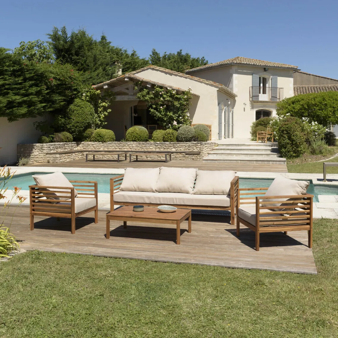 Macabane SALON DE JARDIN EN BOIS ACACIA 5 pers. - 1 Canapé 3 places, 2 fauteuils et 1 table basse rectangulaire 100 x 60 cm