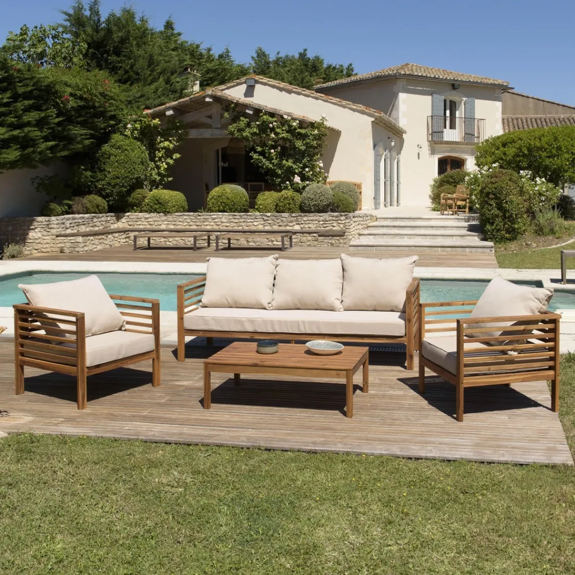 Macabane SALON DE JARDIN EN BOIS ACACIA 5 pers. - 1 Canapé 3 places, 2 fauteuils et 1 table basse rectangulaire 100 x 60 cm