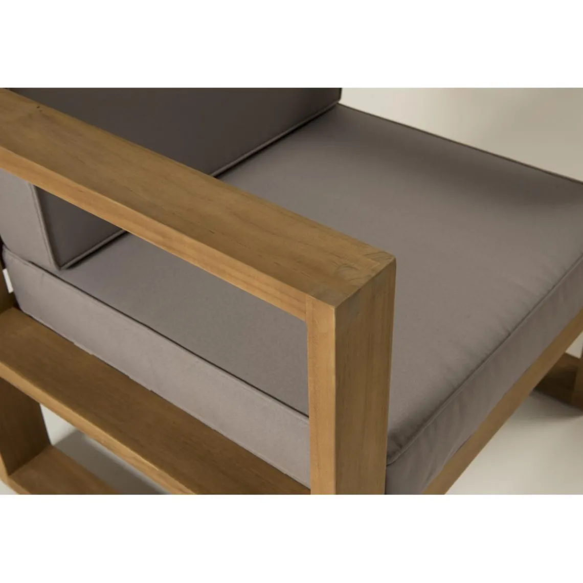 Macabane SALON DE JARDIN EN BOIS TECK : 1 Canapé 2 places, 2 fauteuils avec coussins waterproof et une table basse 110x60 cm Discount