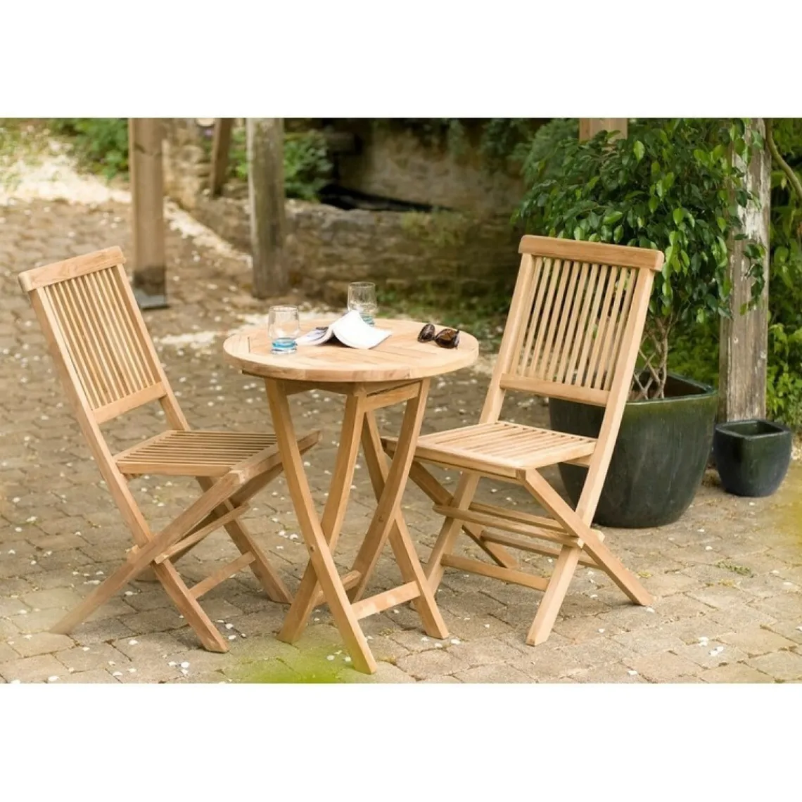 Macabane SALON DE JARDIN EN BOIS TECK 2 personnes : Ensemble de jardin - 1 Table ronde pliante 60 cm et 2 chaises New