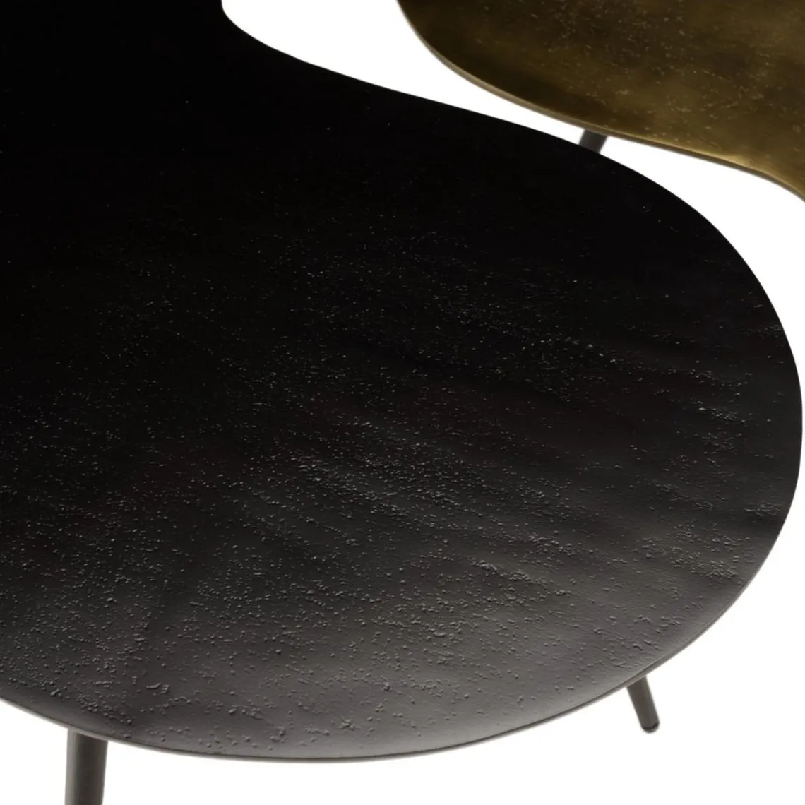 Macabane Set de 2 tables basses ovoïdes en Aluminium JAMES Noir mat et Doré Best