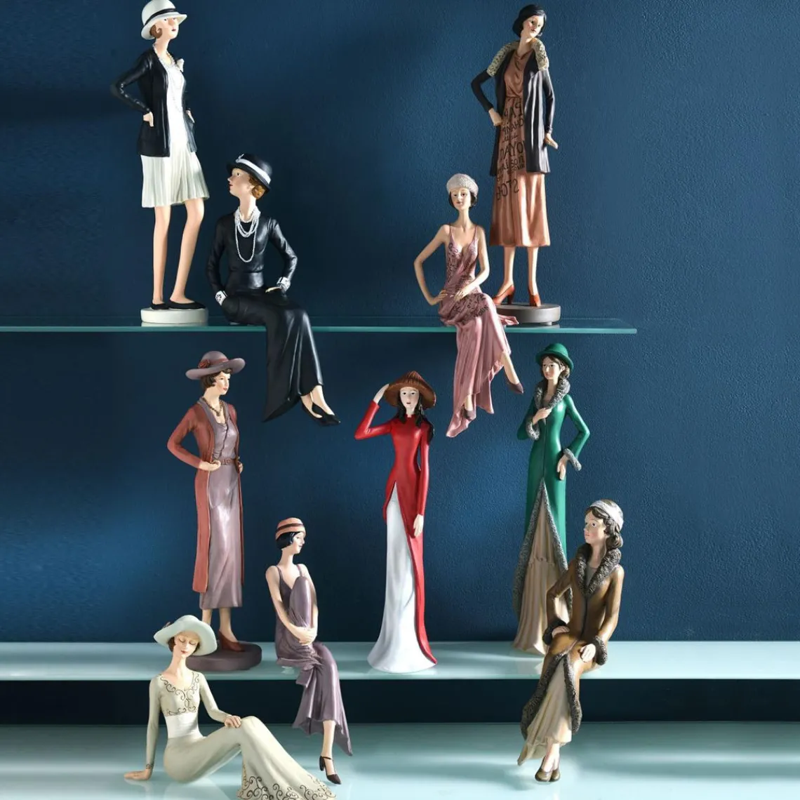 Becquet Statuette Femme d'Asie en Résine MAILY Rouge Sale