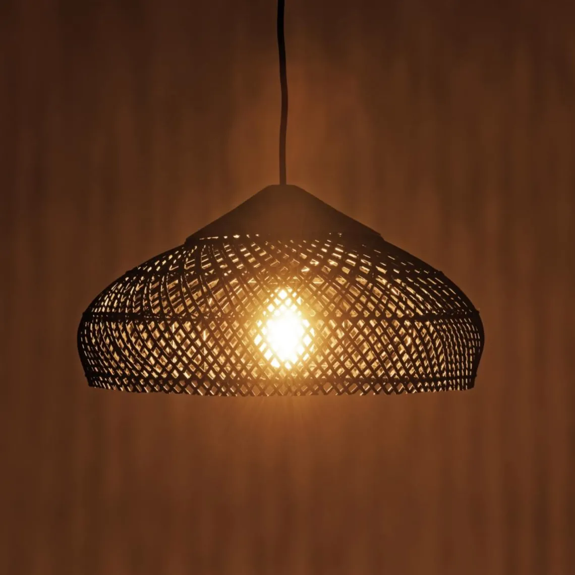 Macabane Suspension en rotin couleur noire et teck recyclé SIXTINE Best