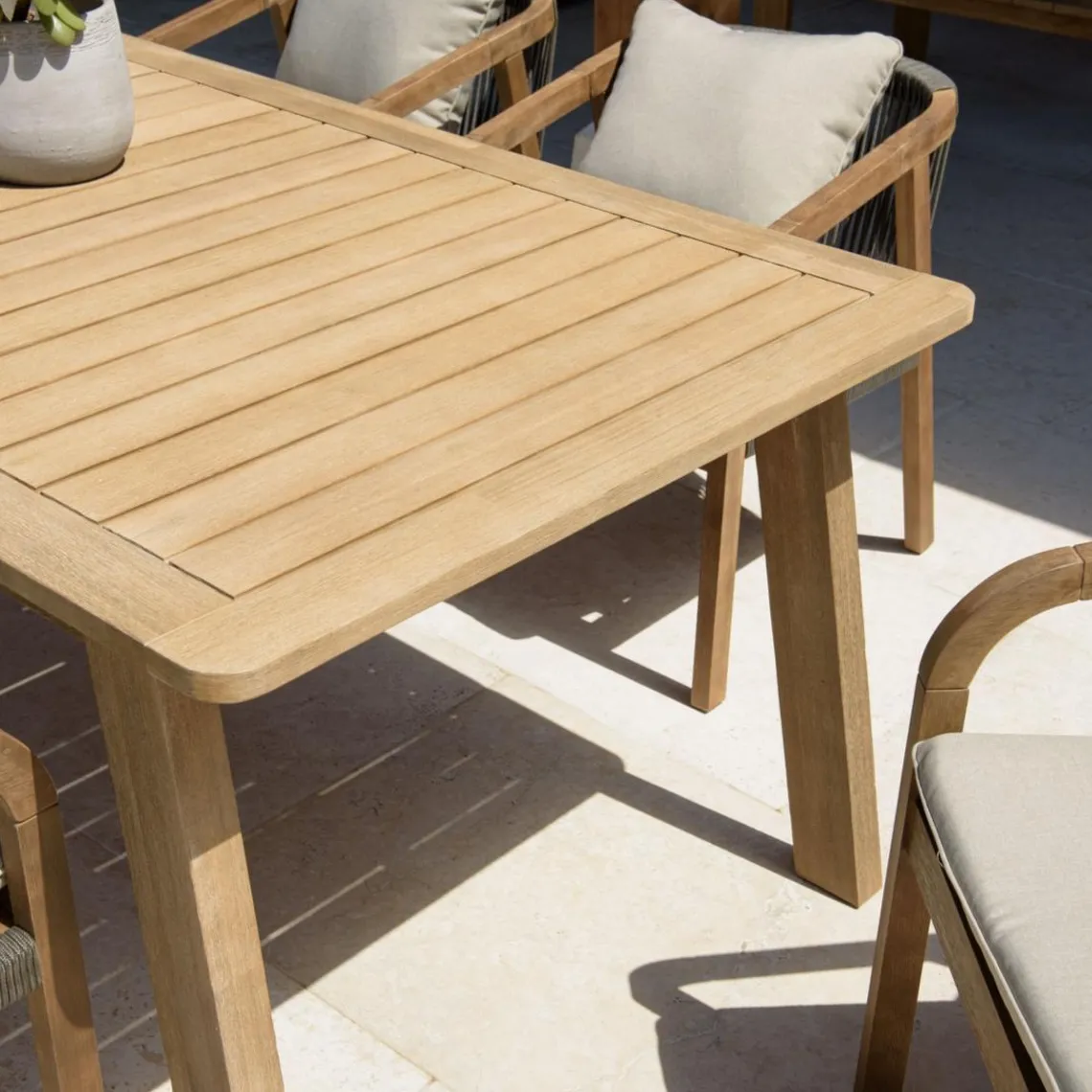 Macabane Table à manger de jardin en acacia CELESTIN Online