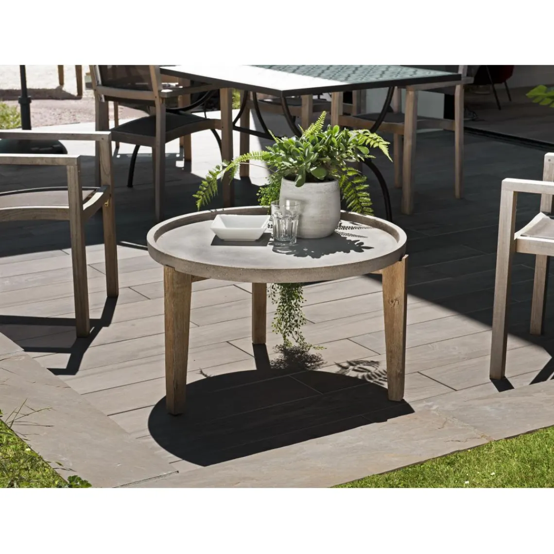 Macabane Table basse carrée Plateau en béton pieds en Acacia New