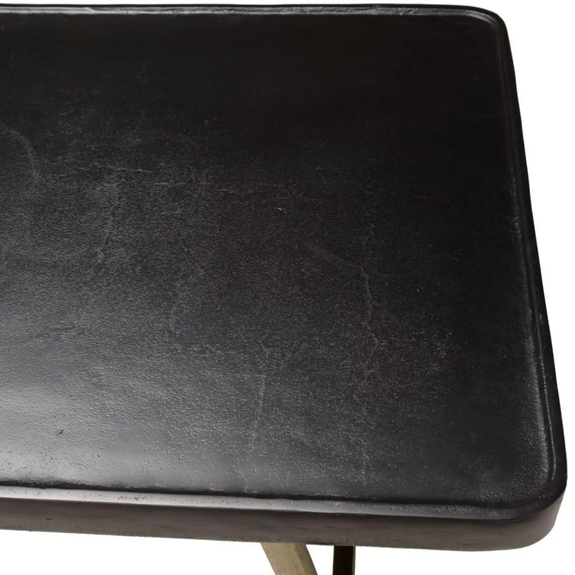 Macabane Table basse rectangulaire en Aluminium plateau Noir et pieds Dorés JOHAN Best