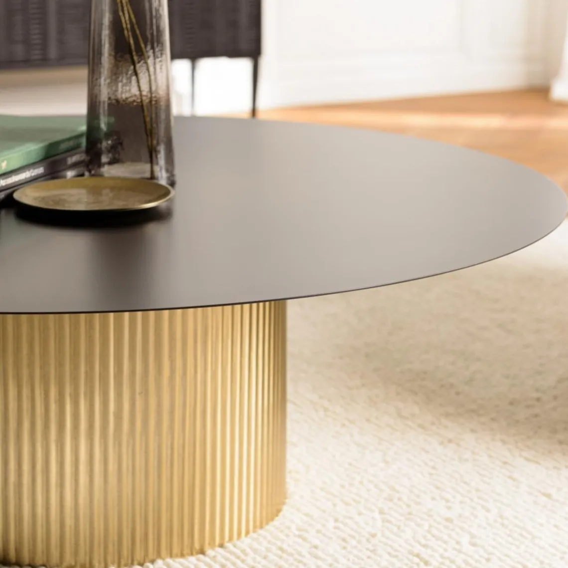 Macabane Table basse ronde avec plateau en Fer noir et pied strié Doré JAMES Online