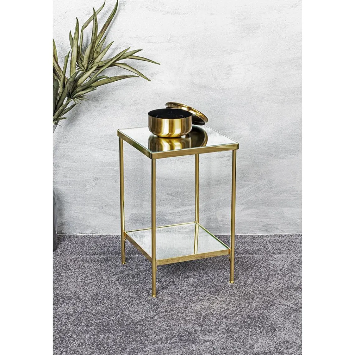 3S. x Home Table d'appoint en métal laitonné et étagères en verre Best