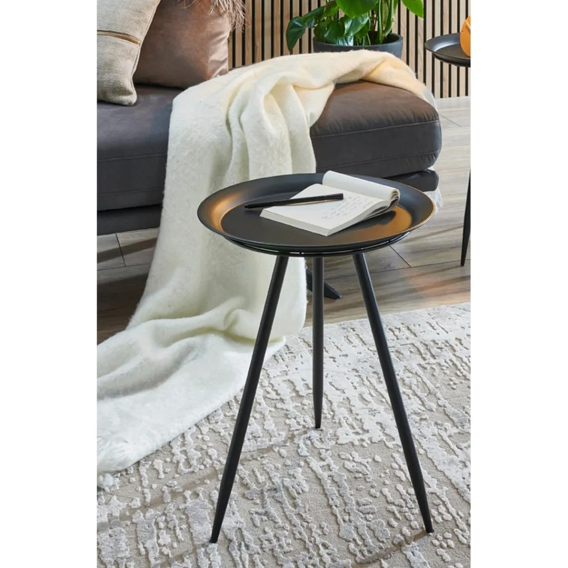 3S. x Home table d'appoint en métal laqué noir grand modèle New