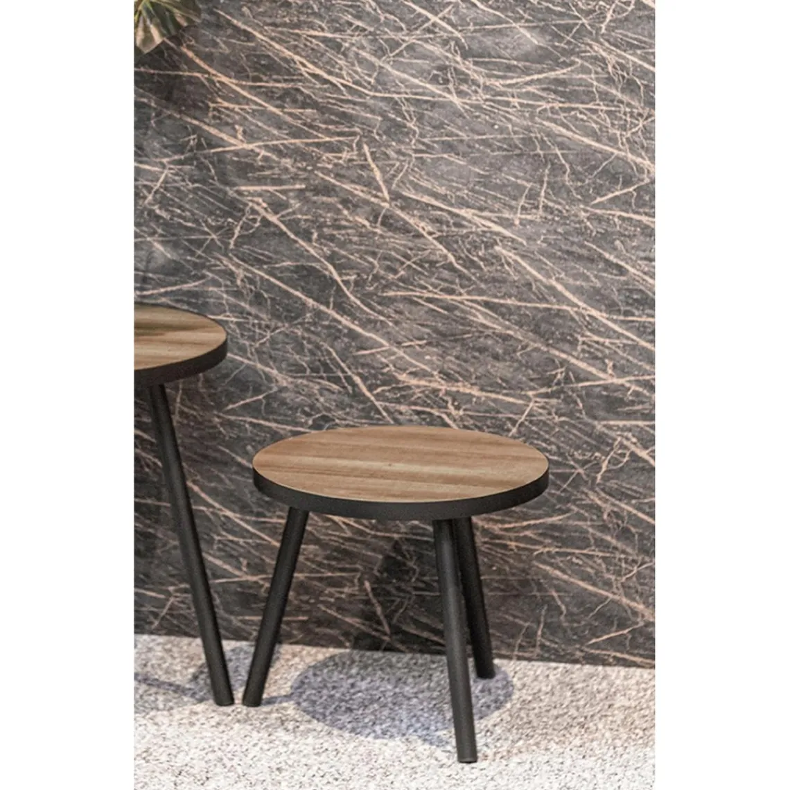 3S. x Home Table d'appoint ronde petit modèle Noir en métal laqué et plateau décor chêne Hot