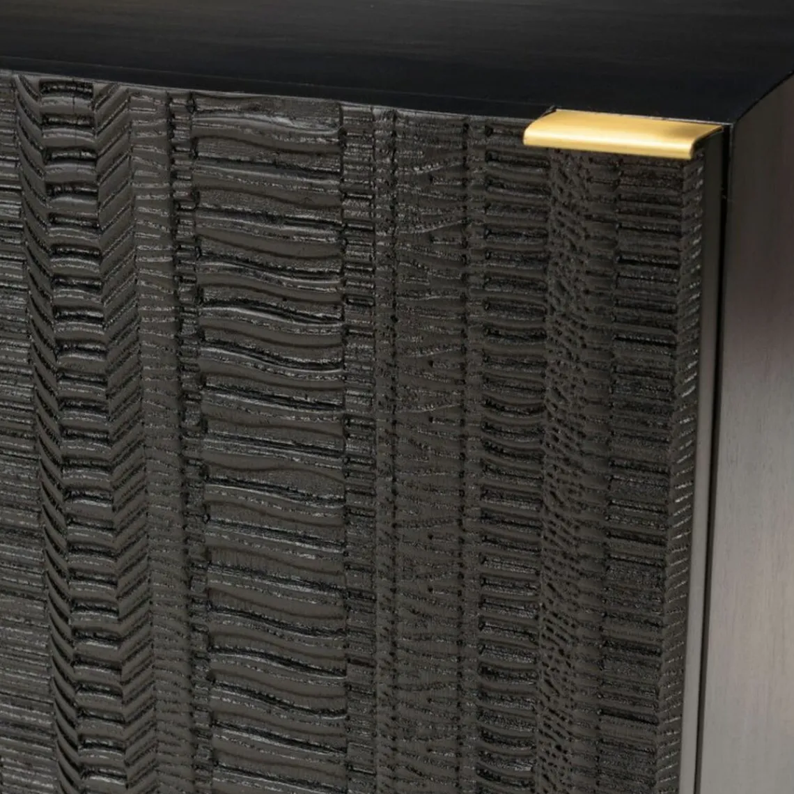 Macabane Table de chevet en bois de manguier massif avec 1 porte sculptée pieds en métal GLORIA noir Outlet