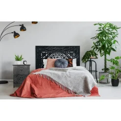 3S. x Home Table de chevet sculptée style marocain Chevignon Bois Noir Online