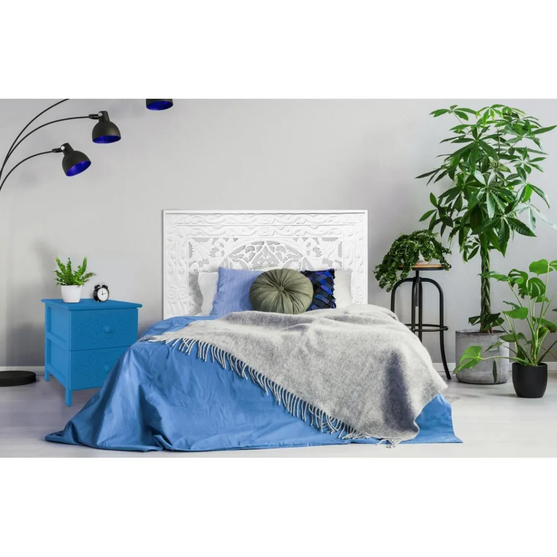 3S. x Home Table de chevet sculptée style marocain Chevignon Bois Bleu New