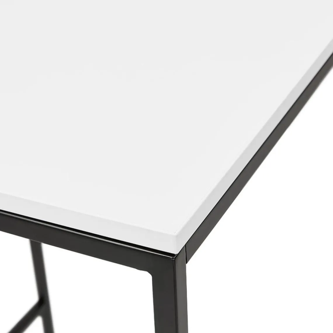 ALTEREGO Table haute style industriel 'ORTOS' avec plateau blanc et structure noire idéale pour les professionnels Outlet