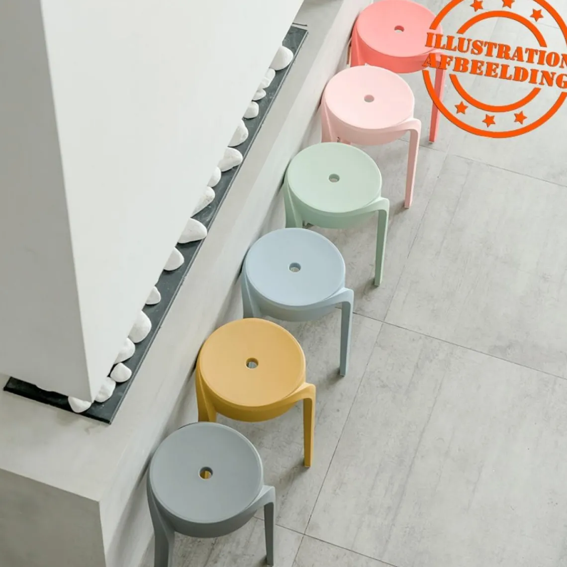 ALTEREGO Tabouret bas empilable 'POMPA' en matière plastique vert clair Hot