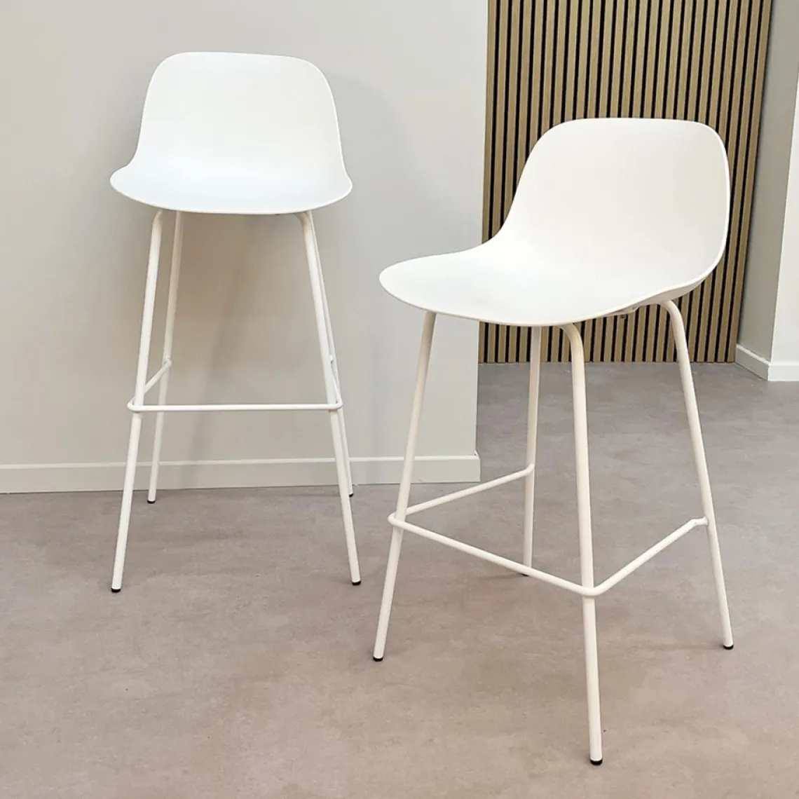 ALTEREGO Tabouret de bar 'GRANO' blanc intérieur et extérieur Sale