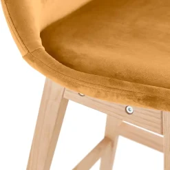 ALTEREGO Tabouret de bar 'MORISS' en velours moutarde et pieds en bois naturel Online