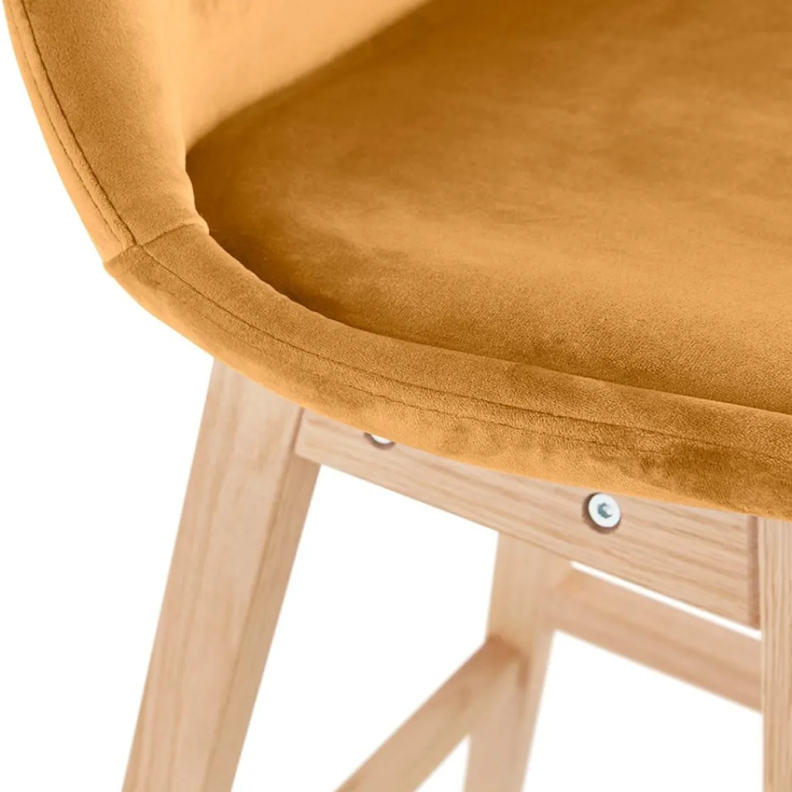 ALTEREGO Tabouret de bar 'MORISS' en velours moutarde et pieds en bois naturel Online