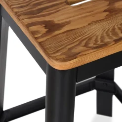 ALTEREGO Tabouret haut style industriel 'LIDYA' avec structure en métal noir et assise en bois Best