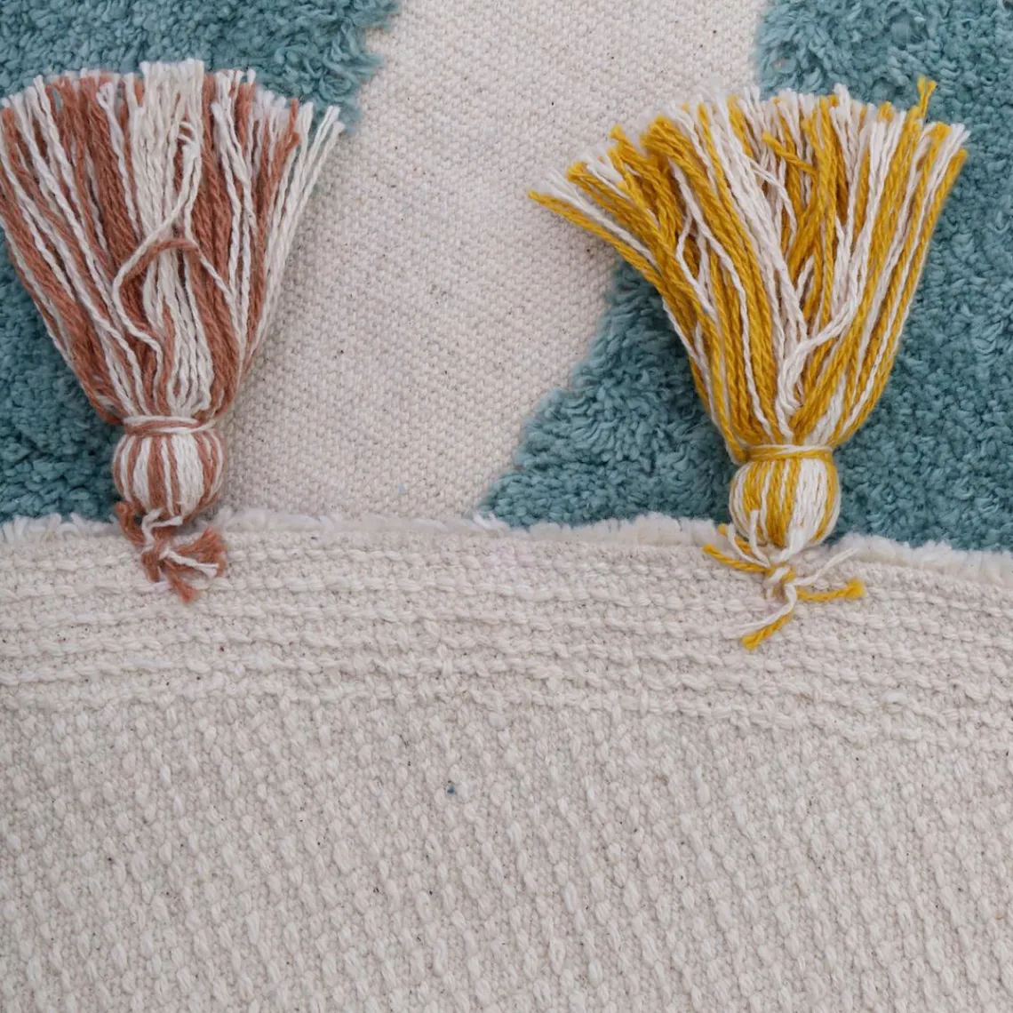 3S. x Home Tapis enfant arc en ciel avec pompons RAINBOW Outlet