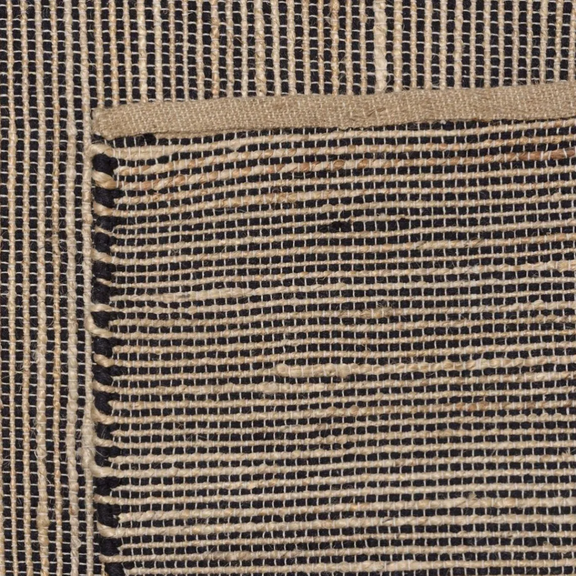 Macabane Tapis rectangulaire en jute et coton couleur sable et noir QUENTIN
