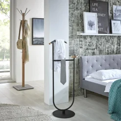 3S. x Home valet en tube d'acier époxy noir et bois massif hêtre Sale