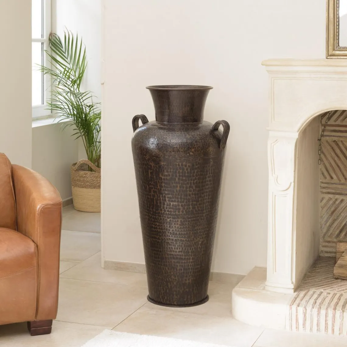 Macabane Vase alu avec anses couleur cuivre noir antique HONORE Hot