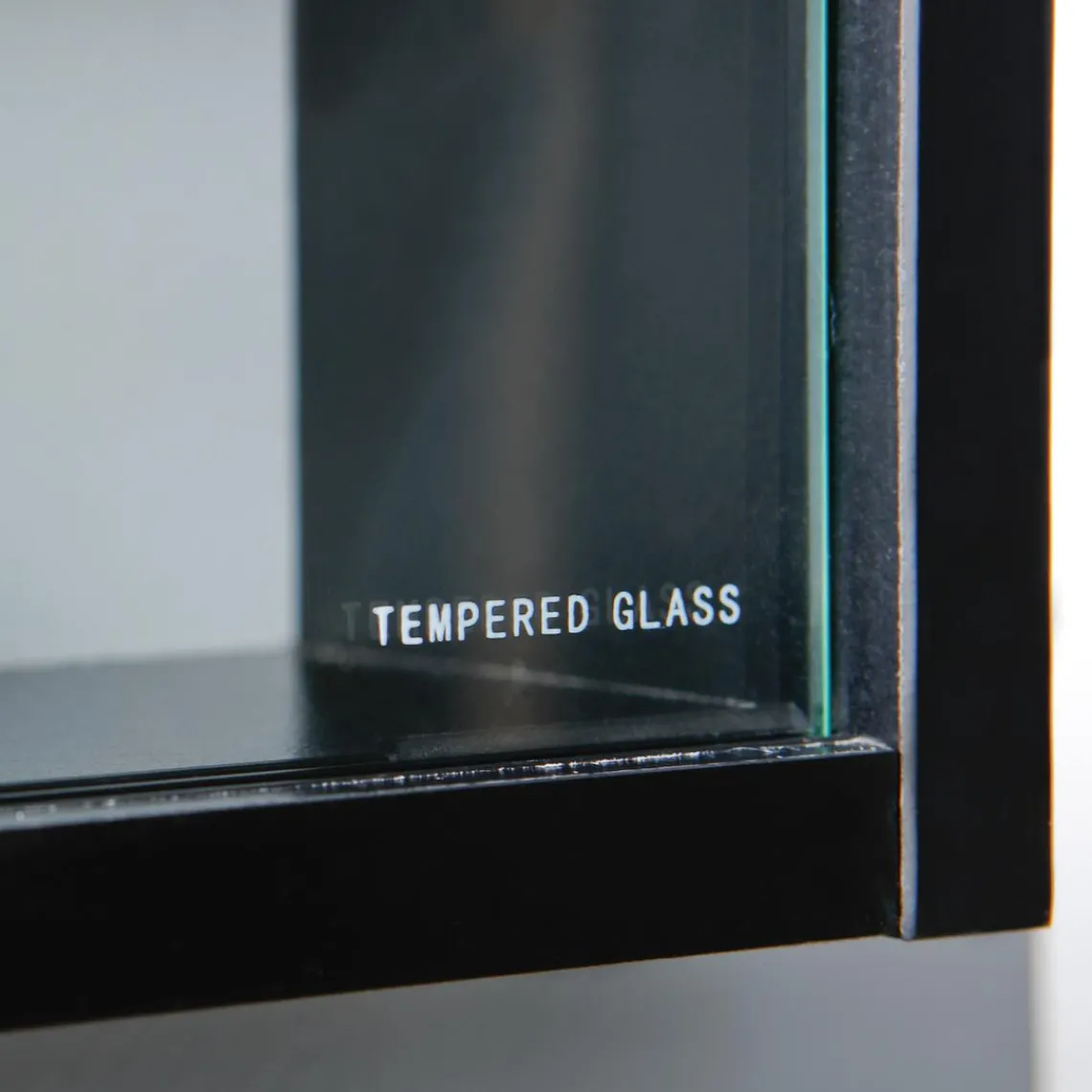 3S. x Home Vitrine noire COLLECT Outlet